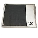 Couverture genou bicolore CC Coco Mark G19 de Chanel