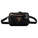 Sac ceinture convertible en vitello daino noir de Prada