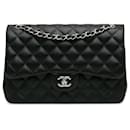 Bolsa de Ombro Chanel Jumbo Classic em Couro de Cordeiro Preto com Dupla Aba