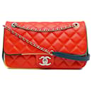 Sac à bandoulière en cuir d'agneau matelassé rouge Chanel Medium Paris-Cuba Color Flap