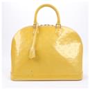 Bolso Louis Vuitton Vernis Alma GM en amarillo