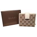 Portafoglio Gucci GG Monogram e pelle beige con tasca con zip e scatola