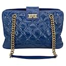 Borsa tote trapuntata in pelle di vitello blu lucido Chanel