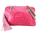 Borsa a spalla Gucci Interlocking G Soho con doppia catena