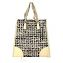 Beige Tweed-Handtasche von Prada