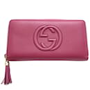 Carteira redonda Gucci Soho em roxo pastel