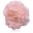 Broche épingle en tissu vintage fleur de camélia rose clair - Chanel