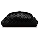 Clutch de estrutura em couro de cordeiro matelassado preto Chanel