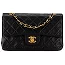 Borsa a spalla a doppio flap classica piccola in pelle di agnello nera Chanel