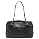 Borsa Tote in Pelle di Vitello Nera Chanel Stitch It