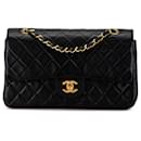 Sac à épaule Chanel Medium Classic en cuir d'agneau noir à double rabat