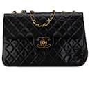 Schultertasche Chanel Maxi Classic aus schwarzem Lammleder mit einfacher Klappe