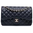 Bolsa de Ombro Blue Chanel Jumbo Classic em Couro de Cordeiro com Dupla Aba