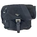 Prada Nylon Tessuto Schultertasche mit Dreieckslogo-Platte