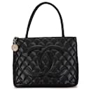 Bolsa Medallion em Caviar Preto da Chanel