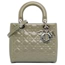 Sac à main Lady Dior en cuir verni Cannage moyen gris