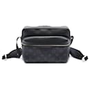 Bolso cruzado exterior Monogram Taigarama negro Louis Vuitton