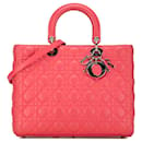 Sac à main Lady Dior Cannage en cuir d'agneau rose large