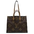 Bolso OnTheGo GM Monogram Reverse Giant Louis Vuitton marrón