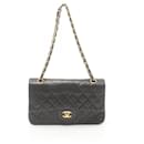 Sac à bandoulière en cuir Chanel Medium Classic Double Flap