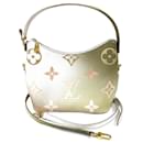 Bolsa de Ombro Louis Vuitton Monogram Giant Marshmallow PM