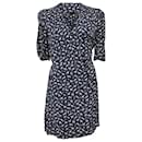 Robe mini portefeuille en jacquard imprimé Maje en viscose bleue