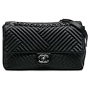 Bolsa de ombro Chanel Grande em couro de cordeiro preto CC Crossing Flap