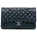 Blaues Chanel Medium Classic Schultertasche aus Lammleder mit doppeltem Klappverschluss