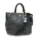 Sac à épaule en cuir noir Prada BN1346