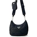 Bolso de hombro de nylon acolchado Prada Tessuto