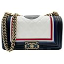 Bolso de Hombro Chanel Boy en Cuero Negro y Blanco