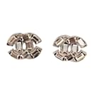 Boucles d'oreilles en stud Chanel avec le logo Coco