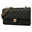 Bolso de hombro de cuero caviar negro Chanel