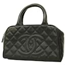 Bolso de mano de cuero caviar acolchado Chanel