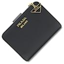 Portefeuille bi-fold Prada en cuir noir