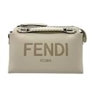 Bolso de hombro de cuero beige claro Fendi