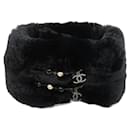 Bufanda Chanel Coco Mark en piel negra