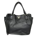 Prada Damen Lederhandtasche in Schwarz