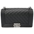 Chanel Boy Schultertasche mit Chanel-Kette