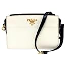 Bolso de hombro bicolor Prada