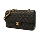 Bolso de hombro de piel de cordero negro Chanel