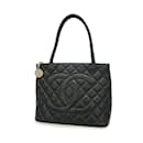 Sac fourre-tout en cuir caviar noir Chanel