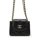 Bolsa de ombro em couro de cordeiro preto Chanel com corrente