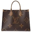 Sac tote On the Go MM Monogram Géant Louis Vuitton