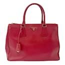 Bolso de cuero rojo Prada