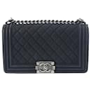 Bolsa de ombro Chanel Boy com corrente Chanel