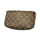 Monogramm Pochette Accessoires Louis Vuitton