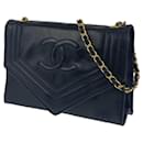 Bolsa de ombro Chanel Vintage Mademoiselle Coco Mark em couro de cordeiro preto