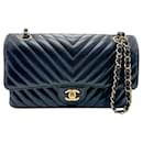 Bolso de hombro de cuero negro Chanel