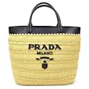 Borsa a mano e tote nera Prada